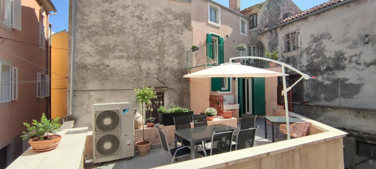 Luxury Apartment - Old Soul With A New Heart Cres Esterno foto